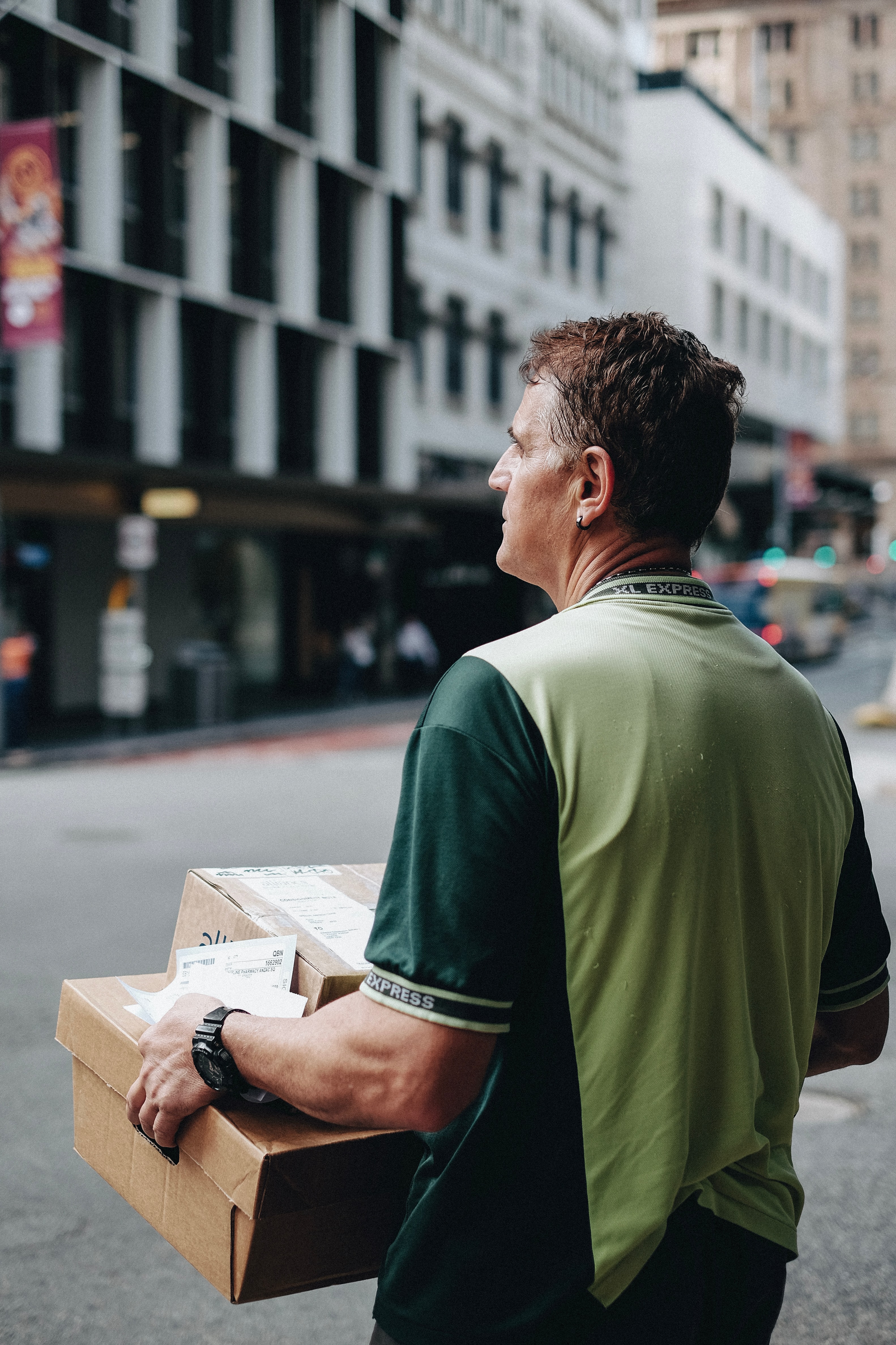 Return process: courier delivering ecommerce packages.